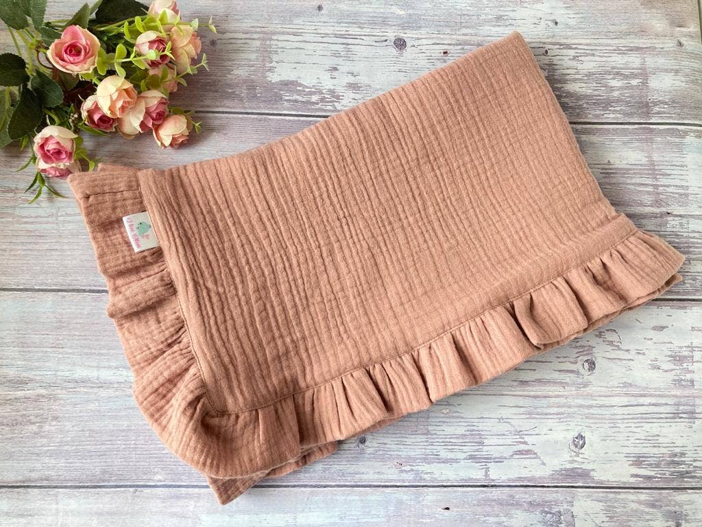 Bomullsmuslin babyfilt med volanger - gammelrosa