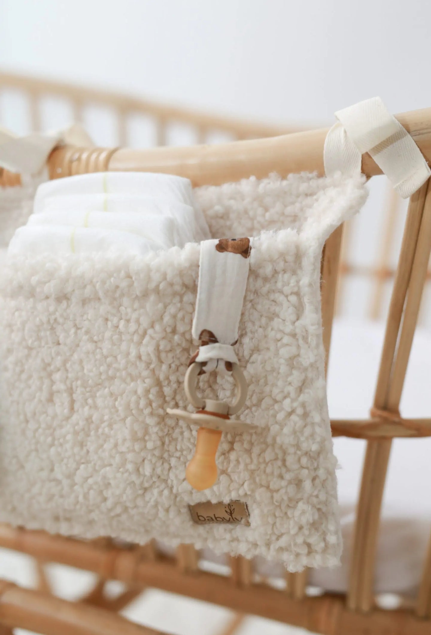 Baby crib organizer